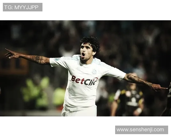 足球巨星荣耀之路：从草根到巅峰的传奇旅程